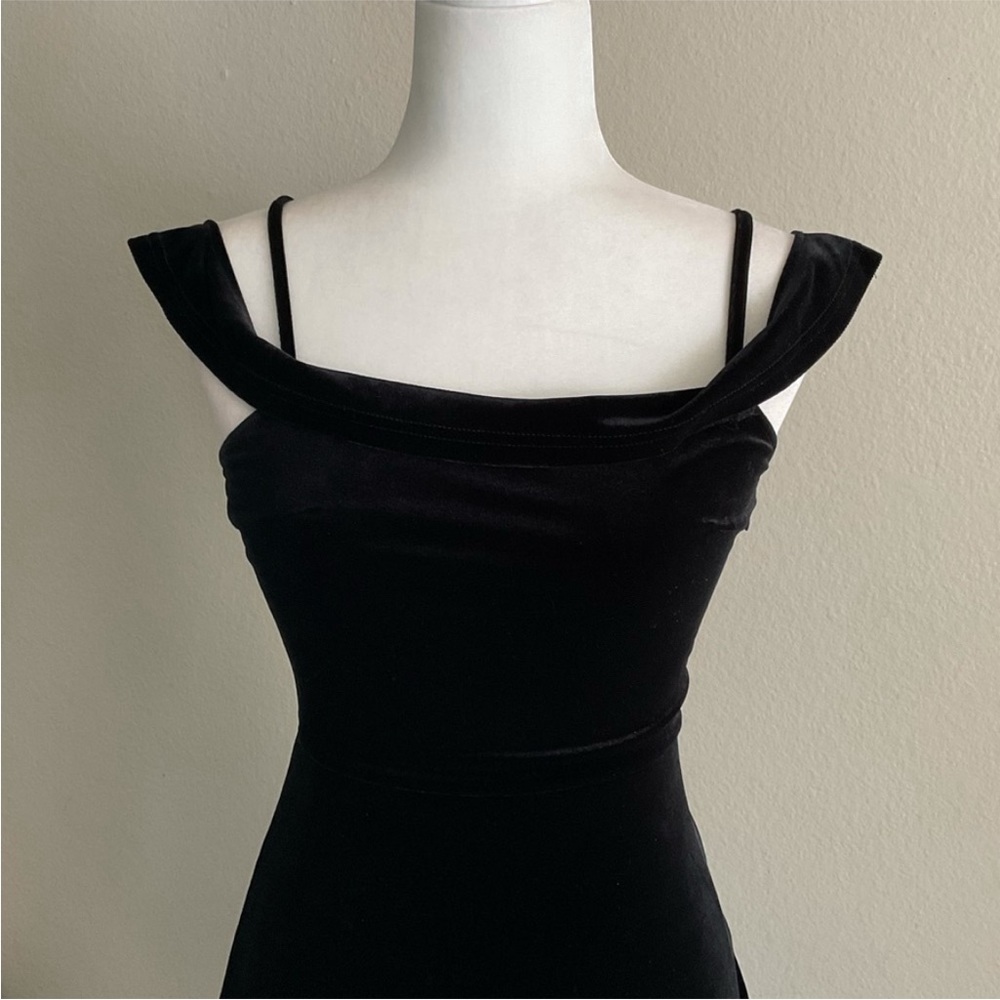 Lulus My Kind Of Romance Black Velvet Off The Shoulder Mini Dress✨